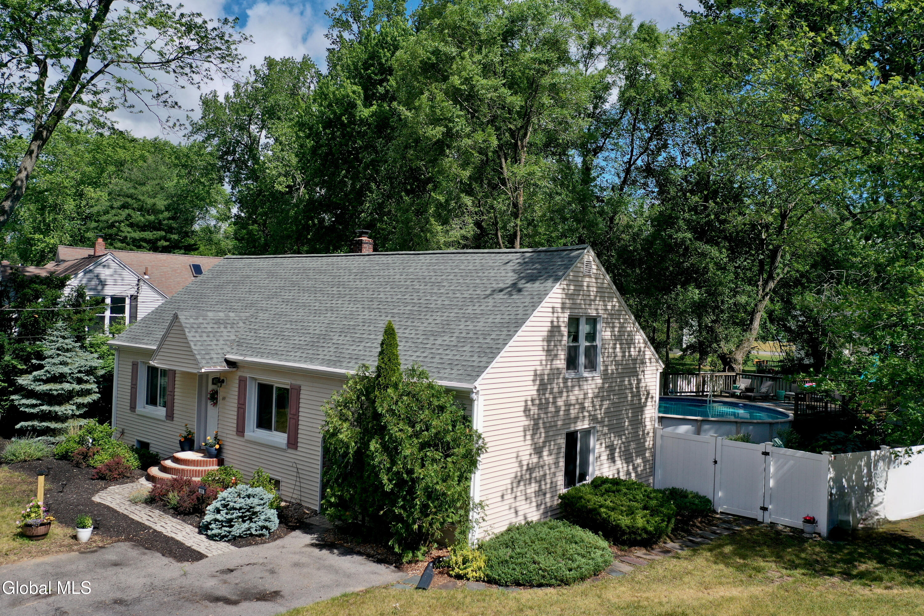 69 Gipp Road Guilderland NY 12203