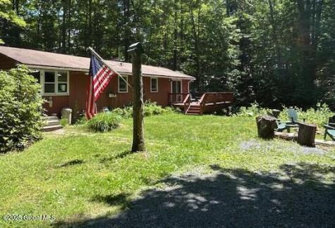 18 Woodcliff Acres Chestertown NY 12817