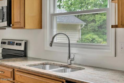 3 Leslie Court Halfmoon NY 12065