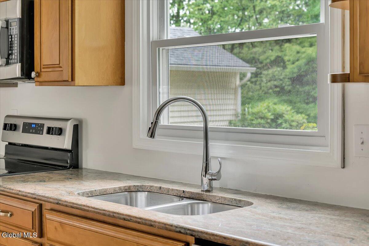 3 Leslie Court Halfmoon NY 12065