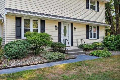 3 Leslie Court Halfmoon NY 12065