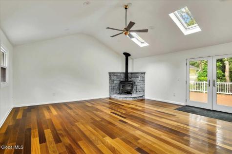 3 Leslie Court Halfmoon NY 12065