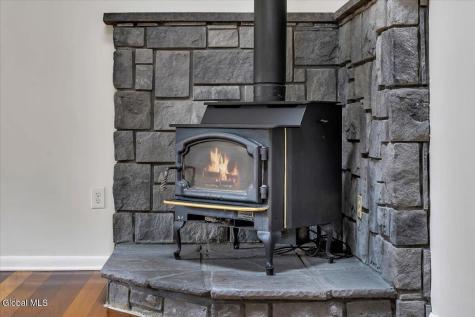 3 Leslie Court Halfmoon NY 12065