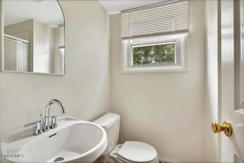 3 Leslie Court Halfmoon NY 12065