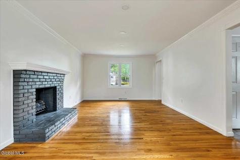 3 Leslie Court Halfmoon NY 12065