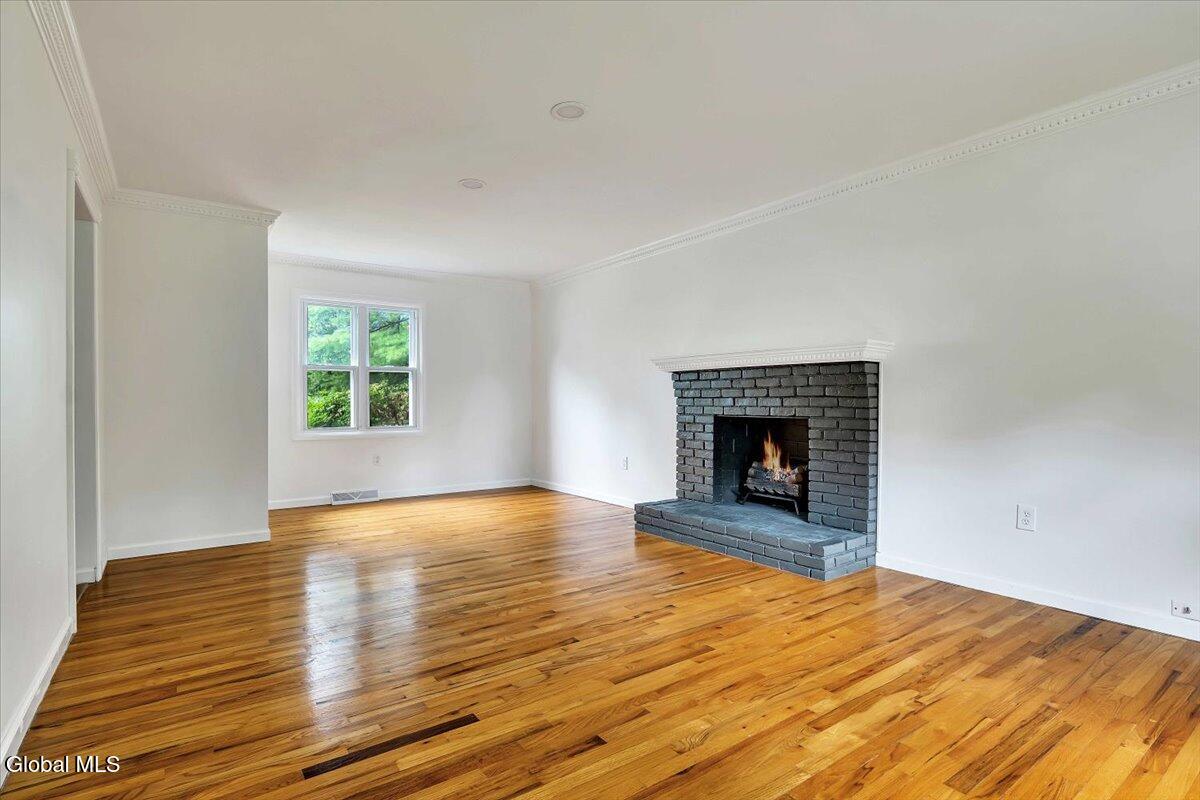 3 Leslie Court Halfmoon NY 12065