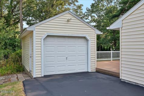 3 Leslie Court Halfmoon NY 12065