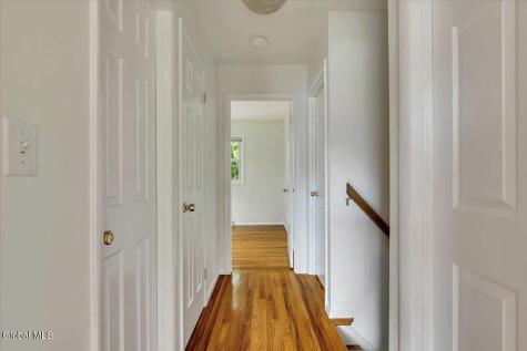 3 Leslie Court Halfmoon NY 12065