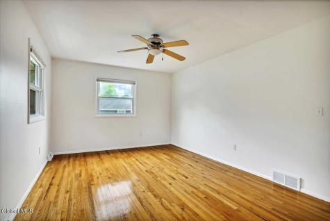 3 Leslie Court Halfmoon NY 12065