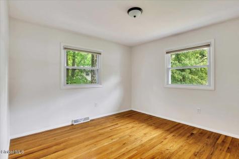 3 Leslie Court Halfmoon NY 12065