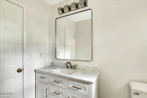 3 Leslie Court Halfmoon NY 12065