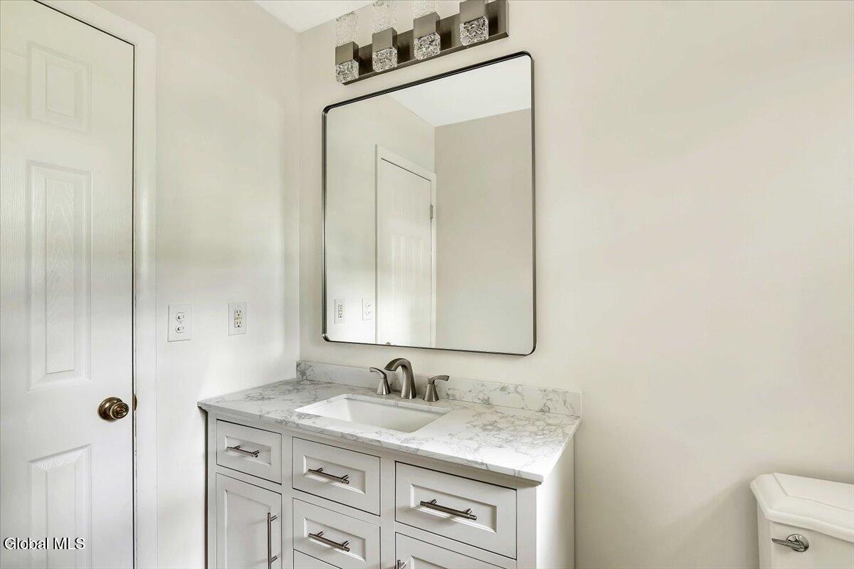 3 Leslie Court Halfmoon NY 12065