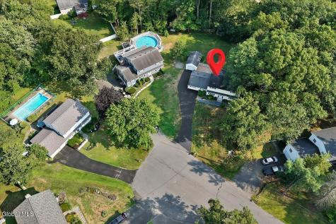 3 Leslie Court Halfmoon NY 12065