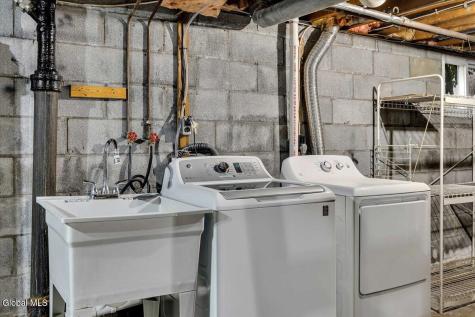 3 Leslie Court Halfmoon NY 12065