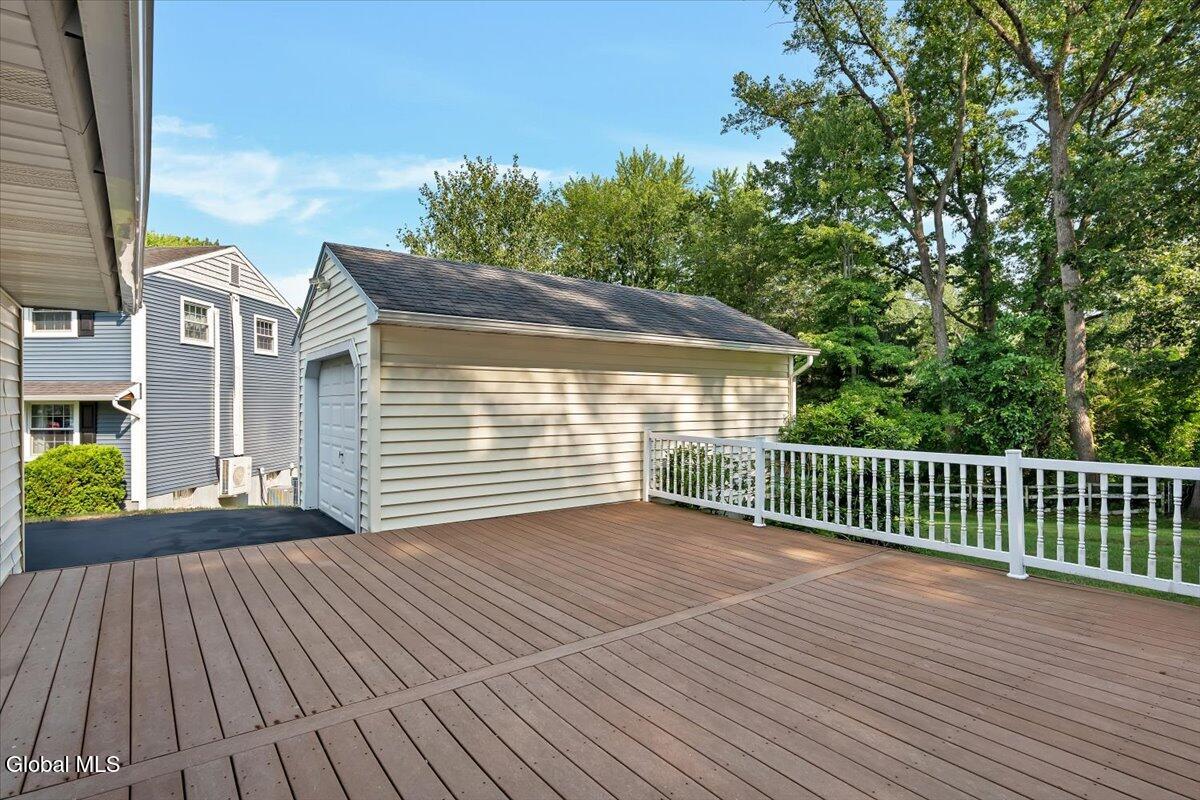 3 Leslie Court Halfmoon NY 12065