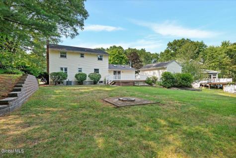 3 Leslie Court Halfmoon NY 12065