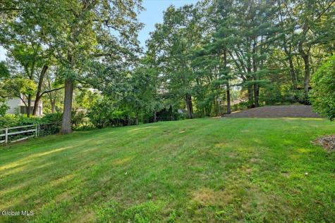 3 Leslie Court Halfmoon NY 12065