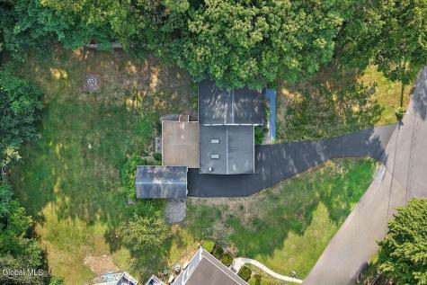 3 Leslie Court Halfmoon NY 12065