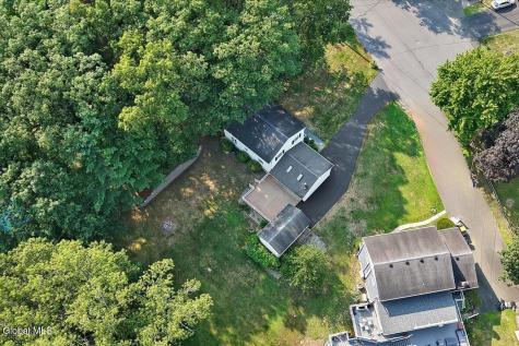 3 Leslie Court Halfmoon NY 12065