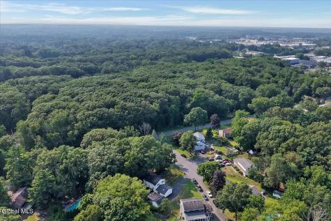 3 Leslie Court Halfmoon NY 12065