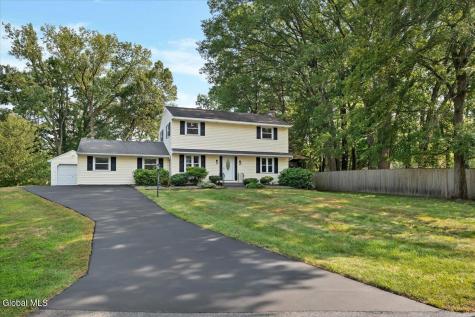 3 Leslie Court Halfmoon NY 12065