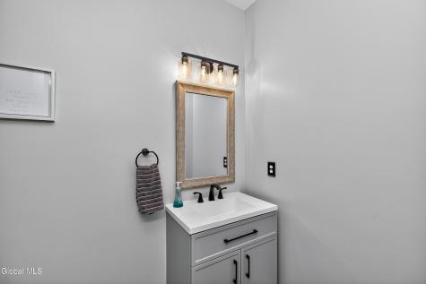 58 Egmont Court Delmar NY 12054