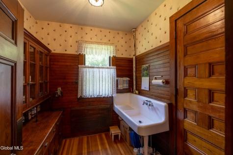 84 Union Avenue Saratoga Springs NY 12866