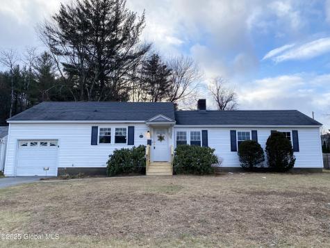 7 Hughes Court Queensbury NY 12804
