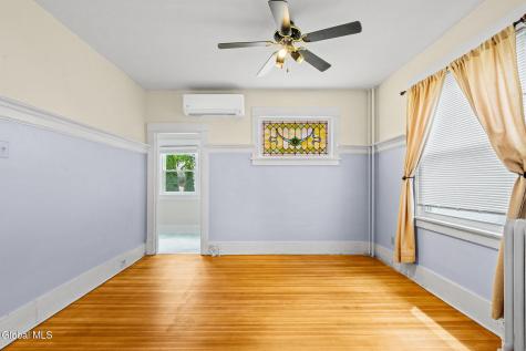 18 Oakwood Street Albany NY 12208