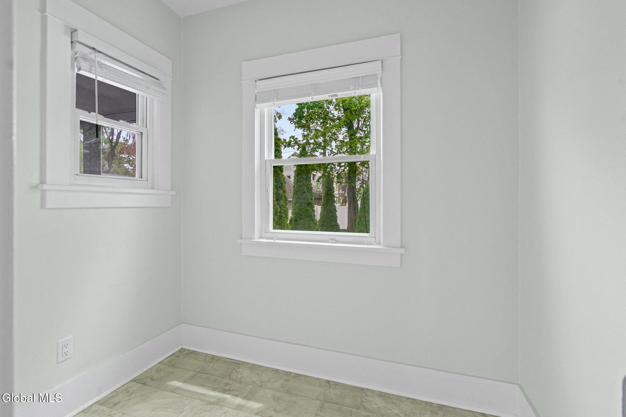 18 Oakwood Street Albany NY 12208