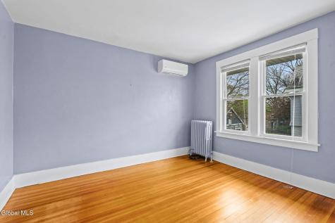 18 Oakwood Street Albany NY 12208