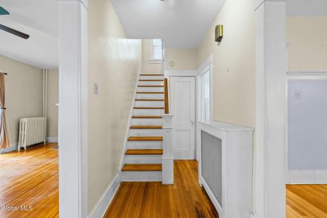 18 Oakwood Street Albany NY 12208