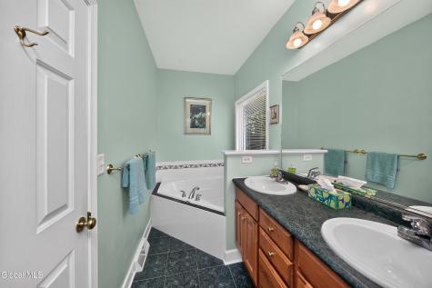 26 Hedgerose Lane Delmar NY 12054