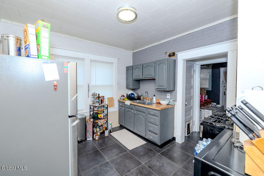 1049 Hegeman Street Schenectady NY 12306