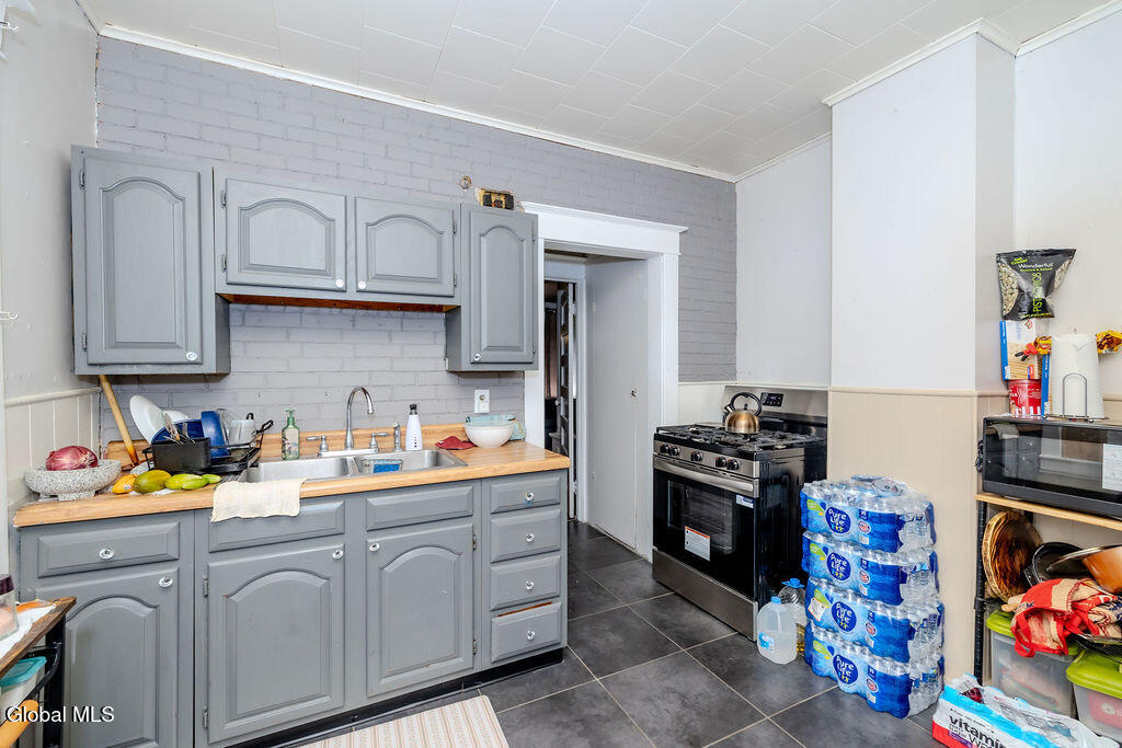 1049 Hegeman Street Schenectady NY 12306