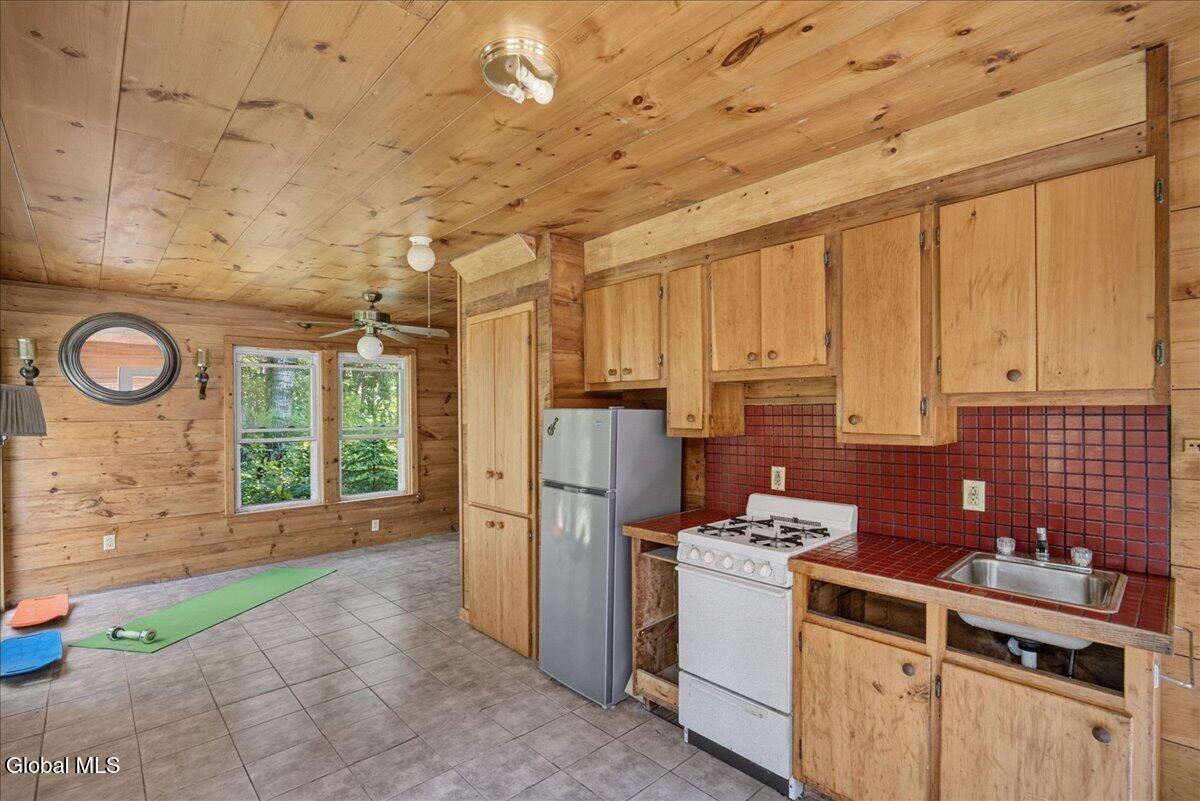 5137 Crooked Street Broadalbin NY 12025