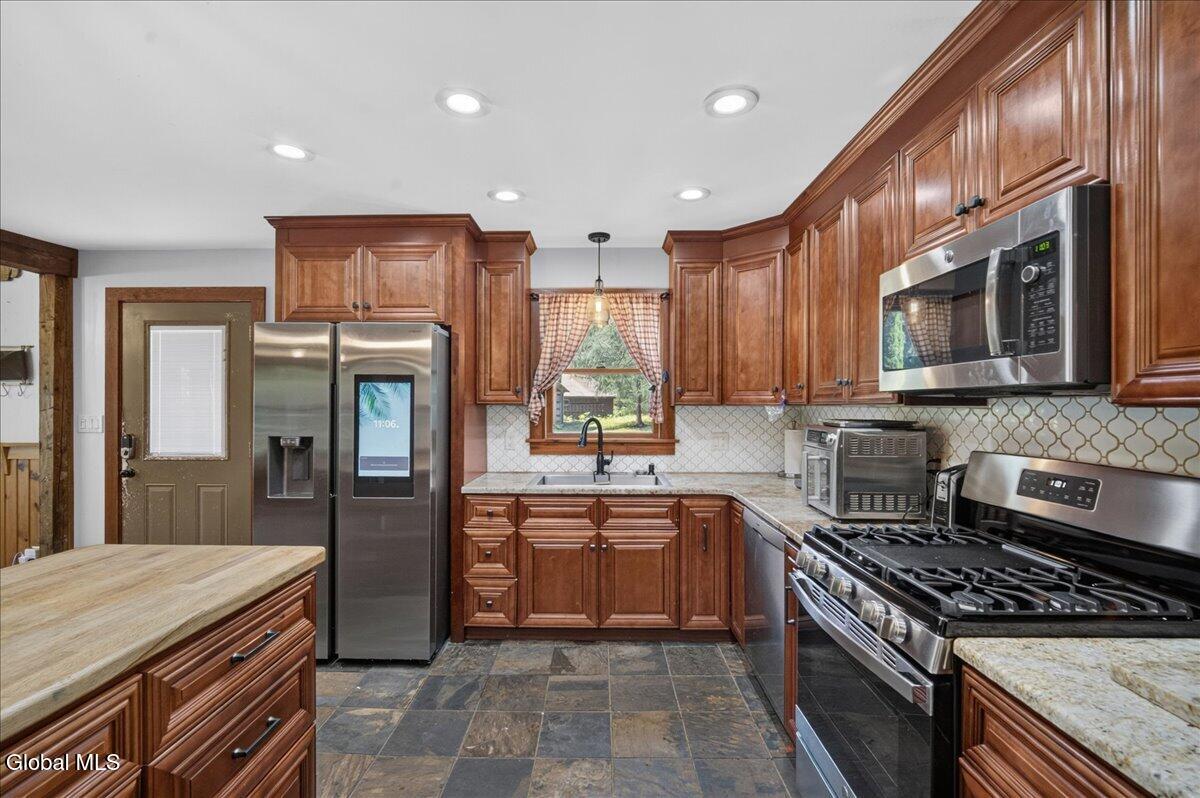 5137 Crooked Street Broadalbin NY 12025