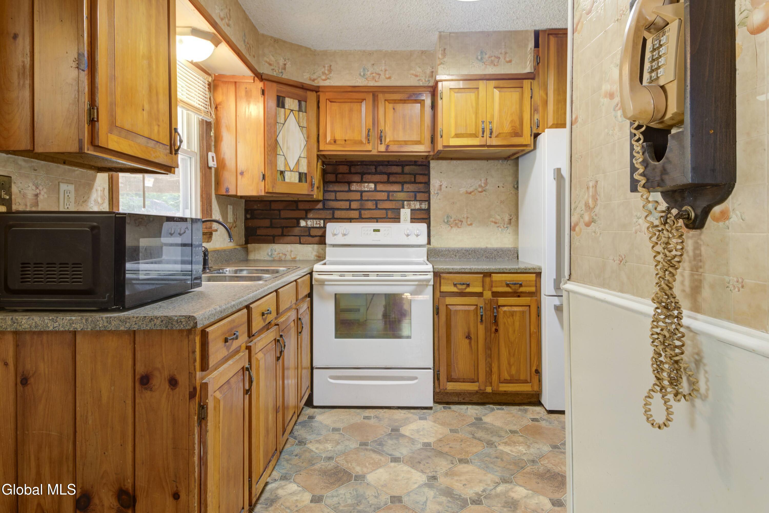 409 W Fulton Street Extension Gloversville NY 12078