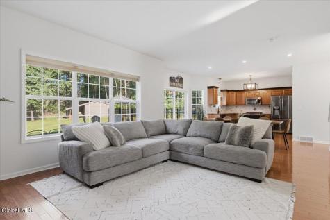 20 Westberry Way Queensbury NY 12804