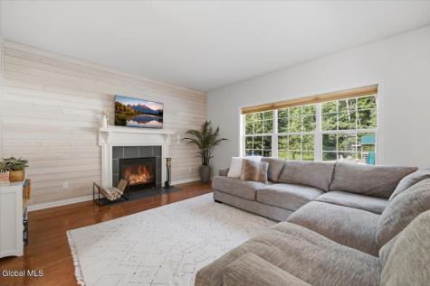 20 Westberry Way Queensbury NY 12804