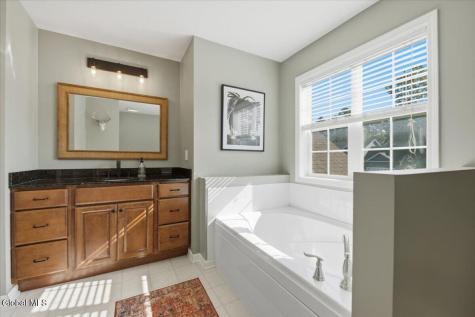 20 Westberry Way Queensbury NY 12804