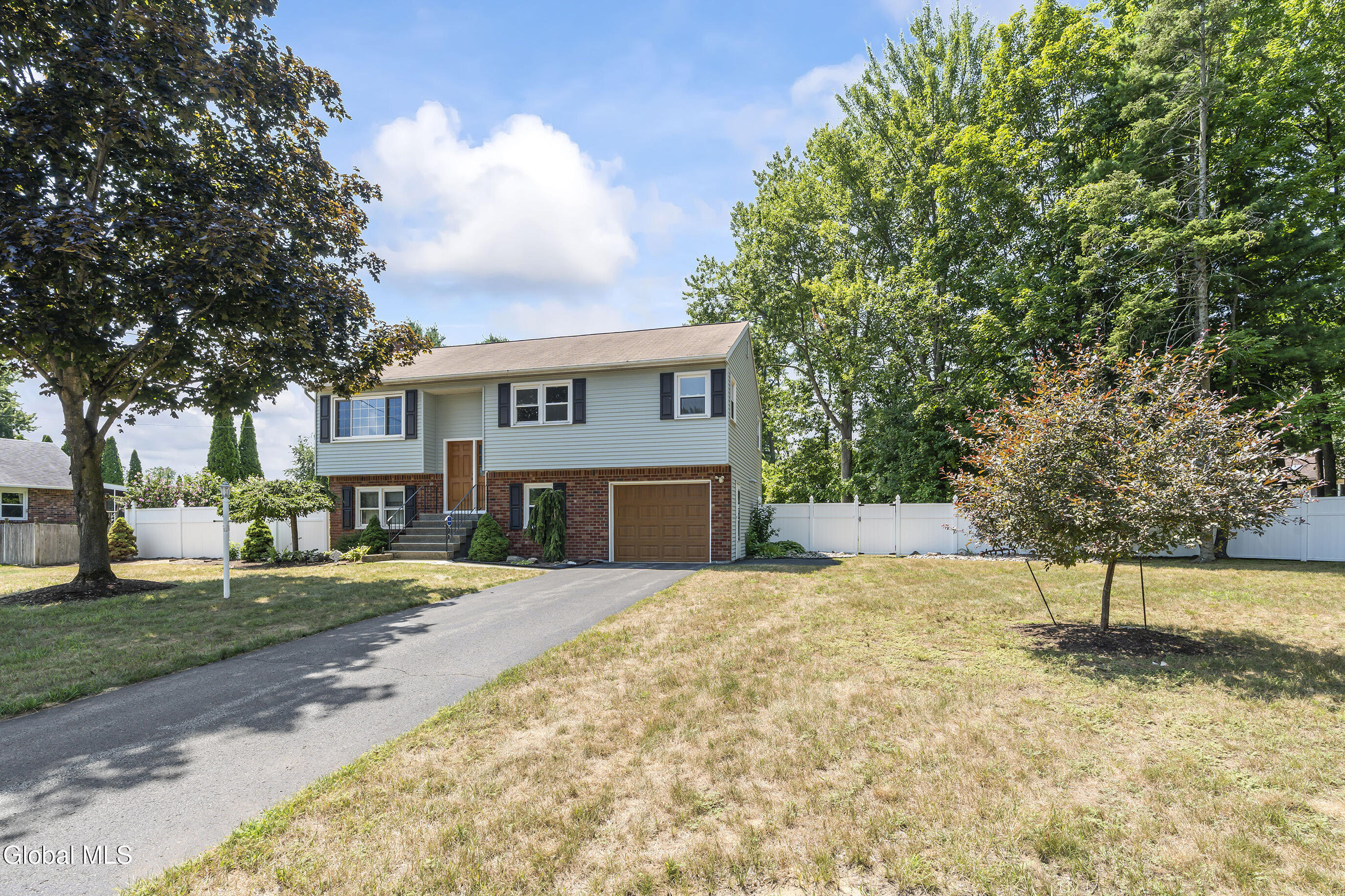 4 Dewberry Court Albany NY 12203