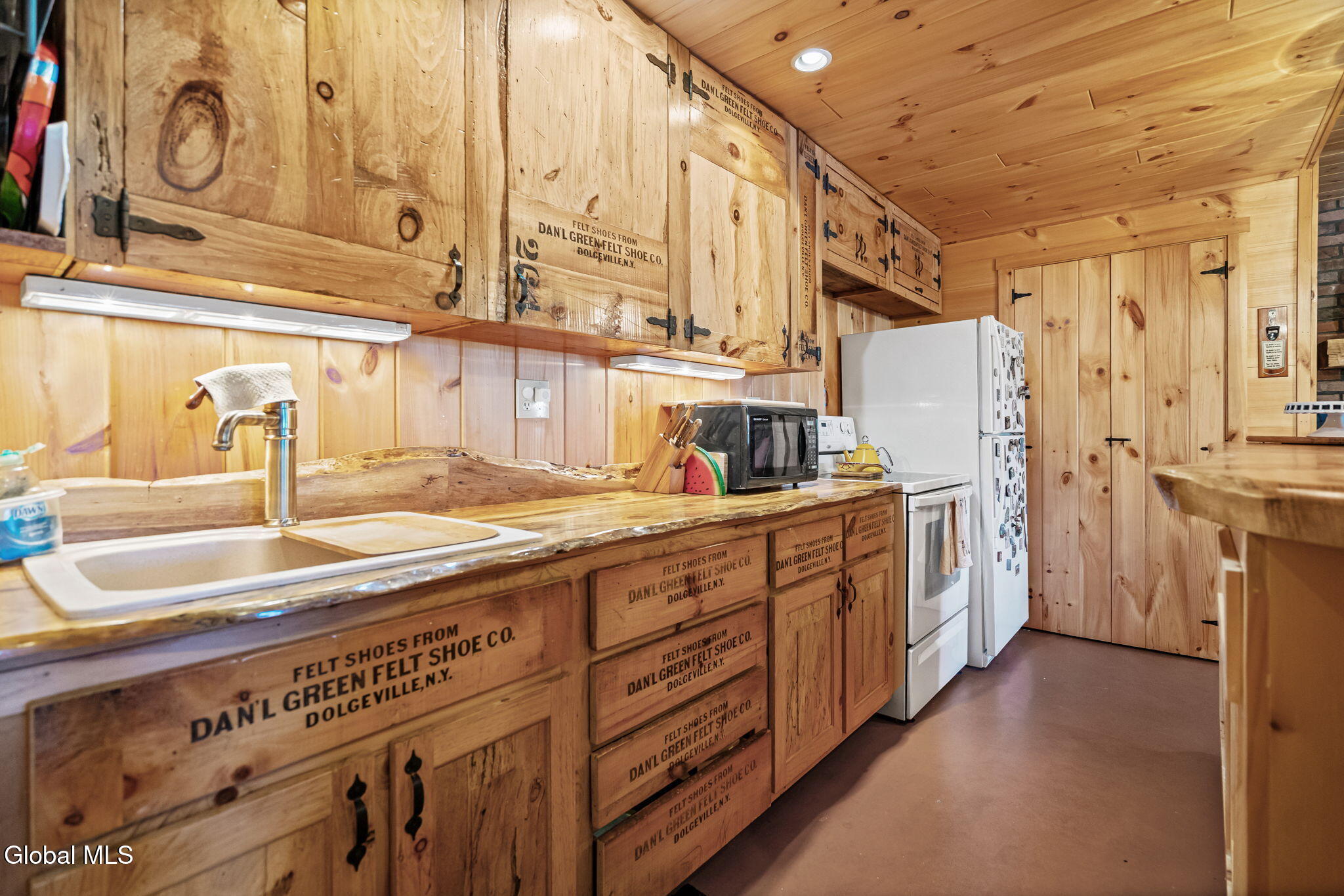 2560 May Hagaman NY 12086