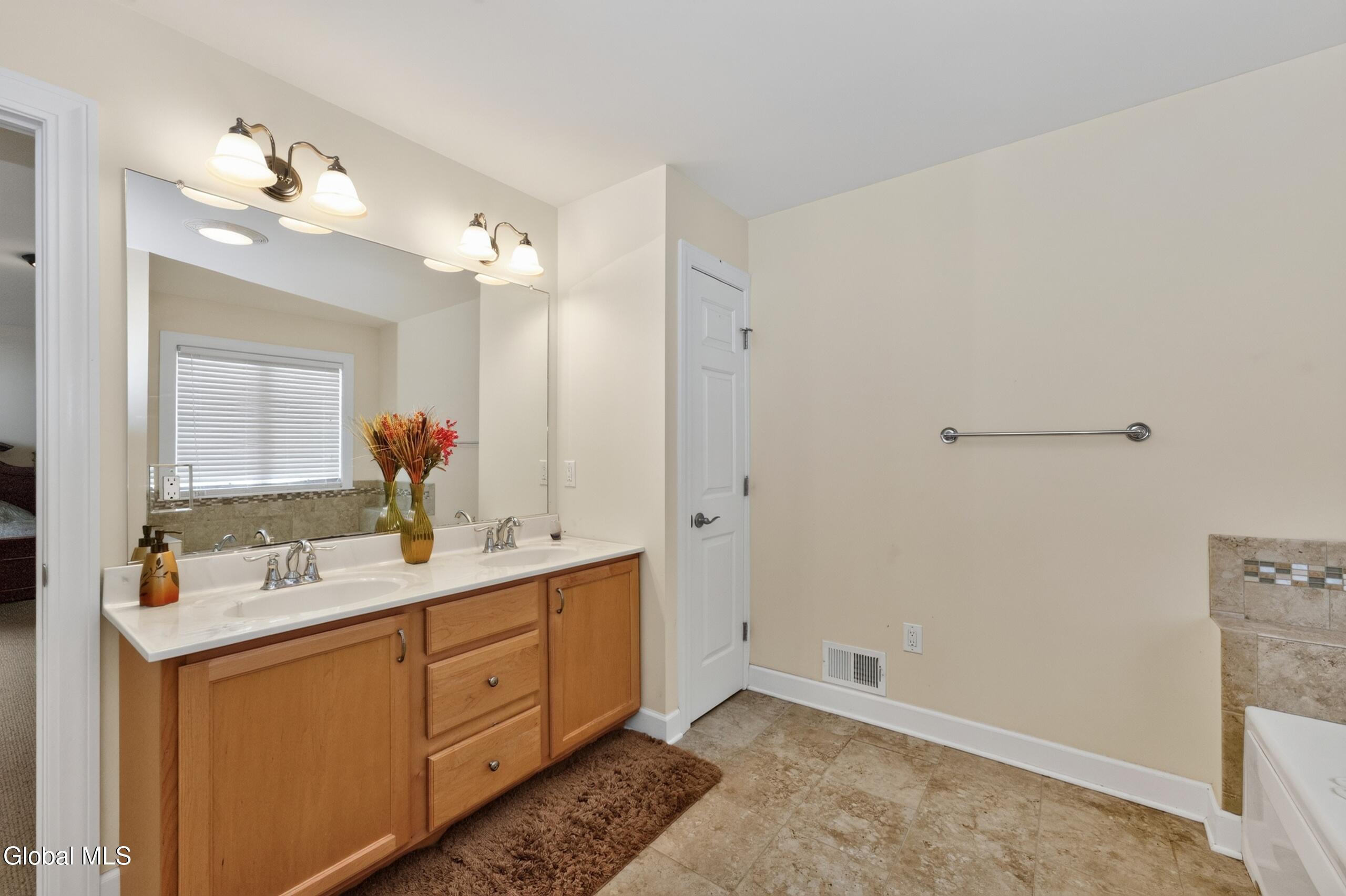 8 Peacham Road Watervliet NY 12189