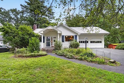 1528 Regent Street Niskayuna NY 12309