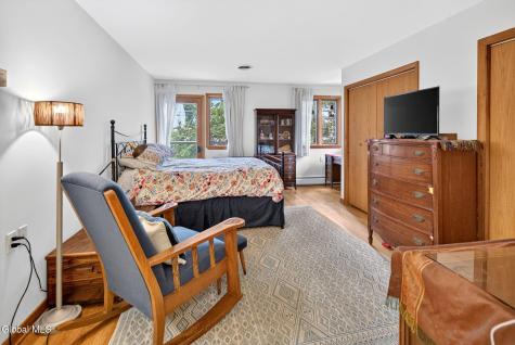 1528 Regent Street Niskayuna NY 12309
