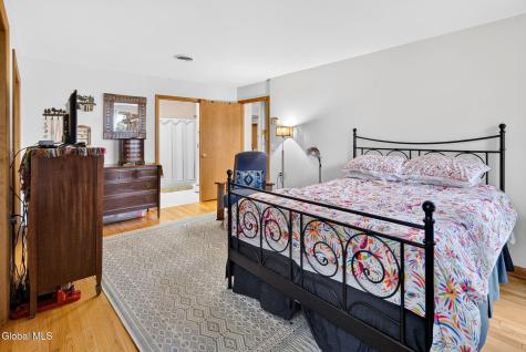 1528 Regent Street Niskayuna NY 12309