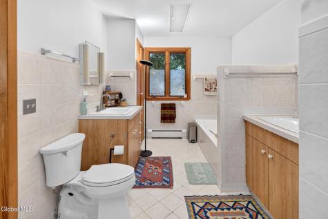 1528 Regent Street Niskayuna NY 12309