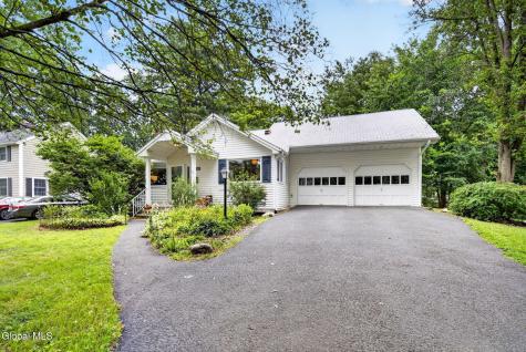 1528 Regent Street Niskayuna NY 12309