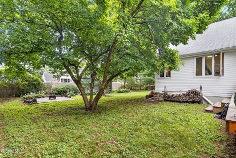 1528 Regent Street Niskayuna NY 12309